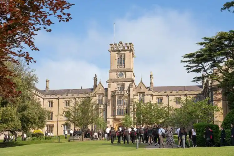 英国 9 月房产观察：开学季带动购房需求超季节性反弹